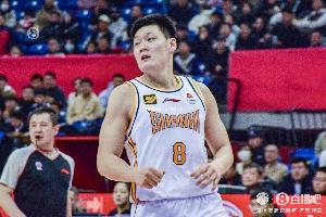 媒体人：山西这场一半时间像罚球训练 一半时间像裁判内斗和UFC