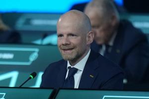 中国体育报：总局领导会见FIFA秘书长和温格一行，宋凯等参加会见