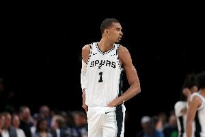 苏群：文班正彻底改变比赛&对手深感无力 NBA或为他修改规则