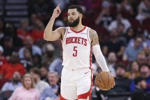 斯通：我认为范弗里特是联盟的最佳控卫之一 他对我们很重要